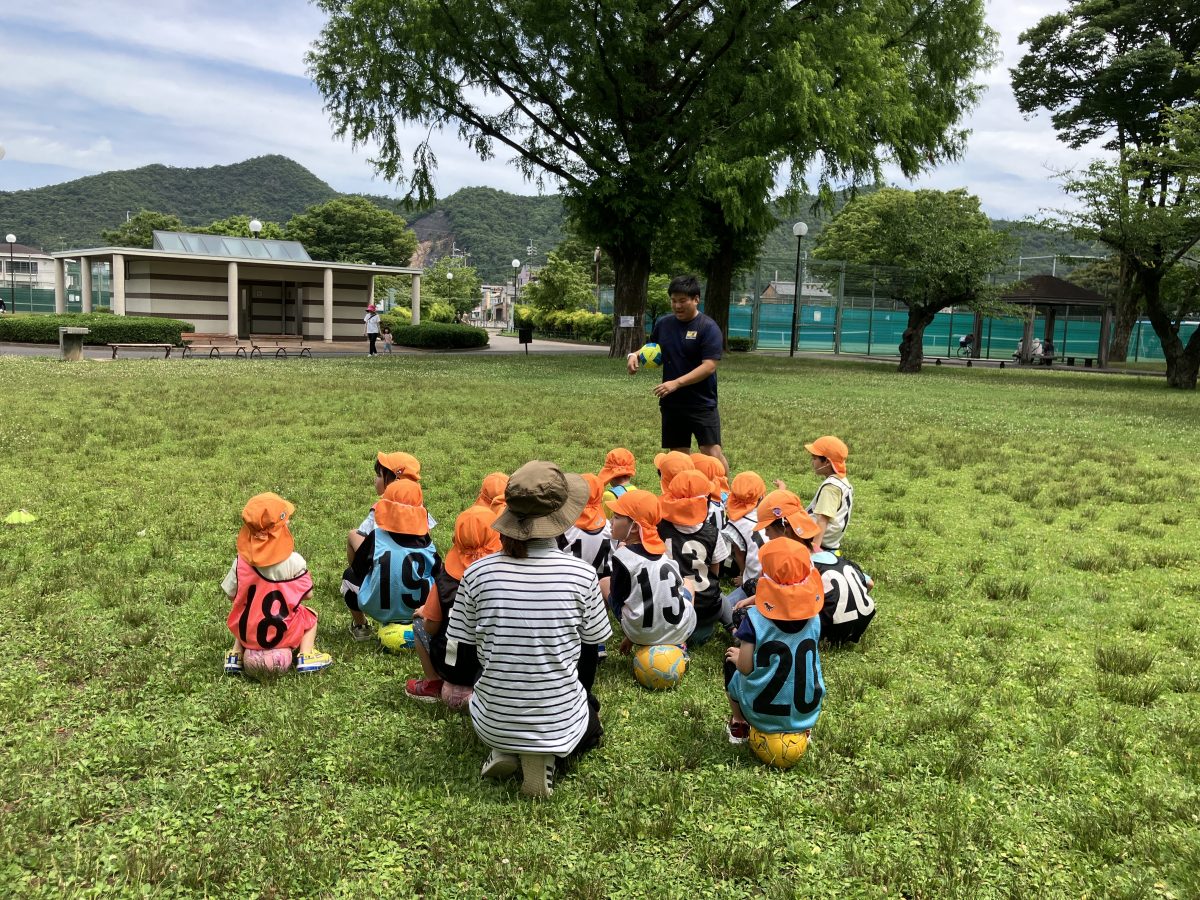 サッカー教室開催、野一色公園でキックオフ！ | 長森北保育園