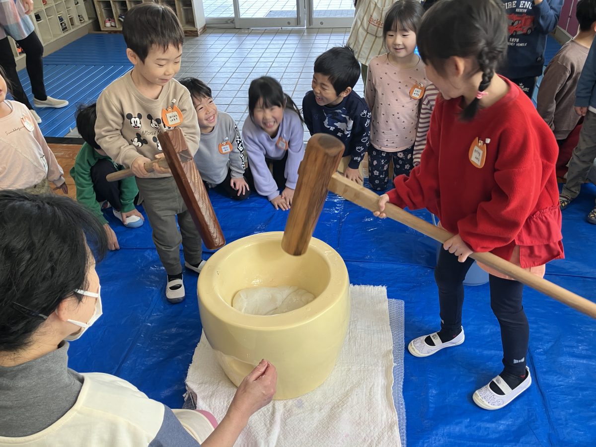 も～ちつ～き、ペッタンコ！ | 長森北保育園